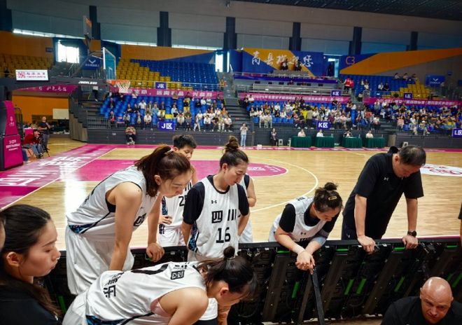 篮38分大胜武汉 进决赛战江苏冲4连冠ky开元棋牌全锦赛:韩旭8中7四川女(图4) 篮38分大胜武汉 进决赛战江苏冲4连冠ky开元棋牌全锦赛:韩旭8中7四川女(图4)