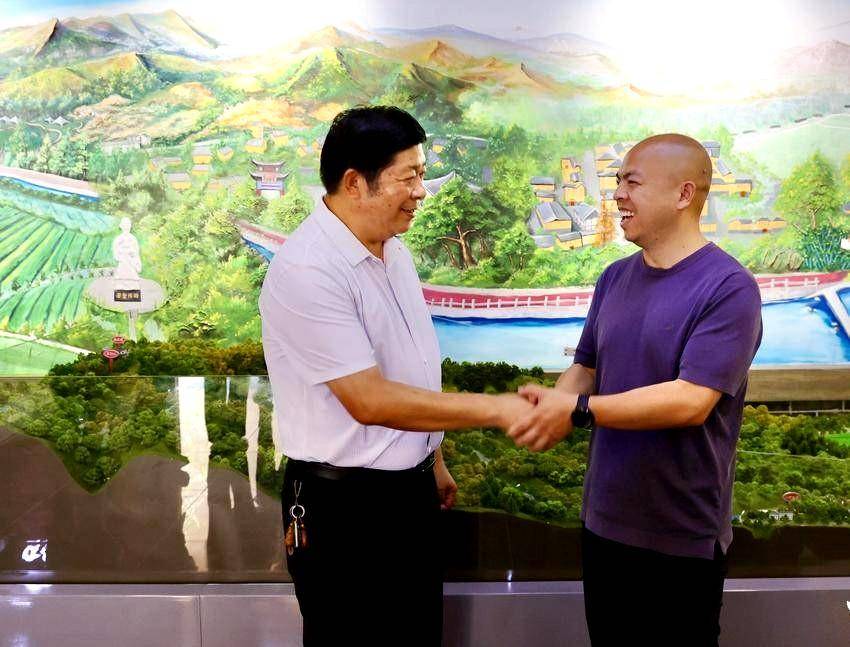 两座山一条路！“闵黑子”的二十年“共富”笔记(图12)