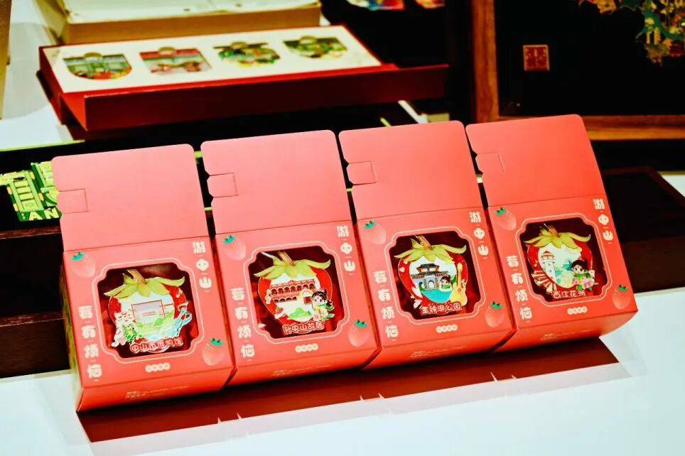 栏”IP文创亮相中山草莓音乐节→开元棋牌不止音乐狂欢!横栏“花木(图3) 栏”IP文创亮相中山草莓音乐节→开元棋牌不止音乐狂欢!横栏“花木(图3)